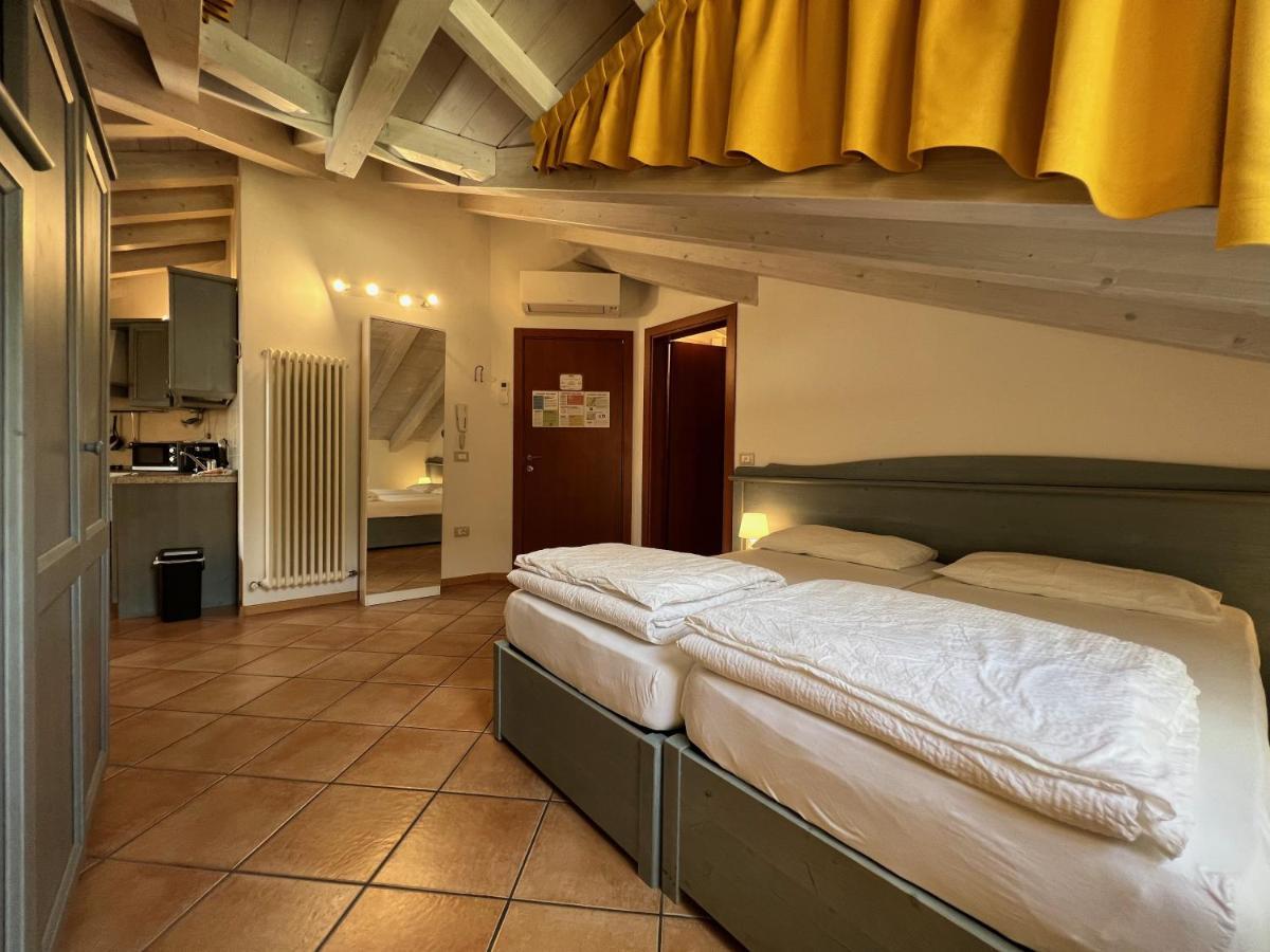 Studio Apartments Baia Azzurra 7 Torbole Sul Garda ภายนอก รูปภาพ