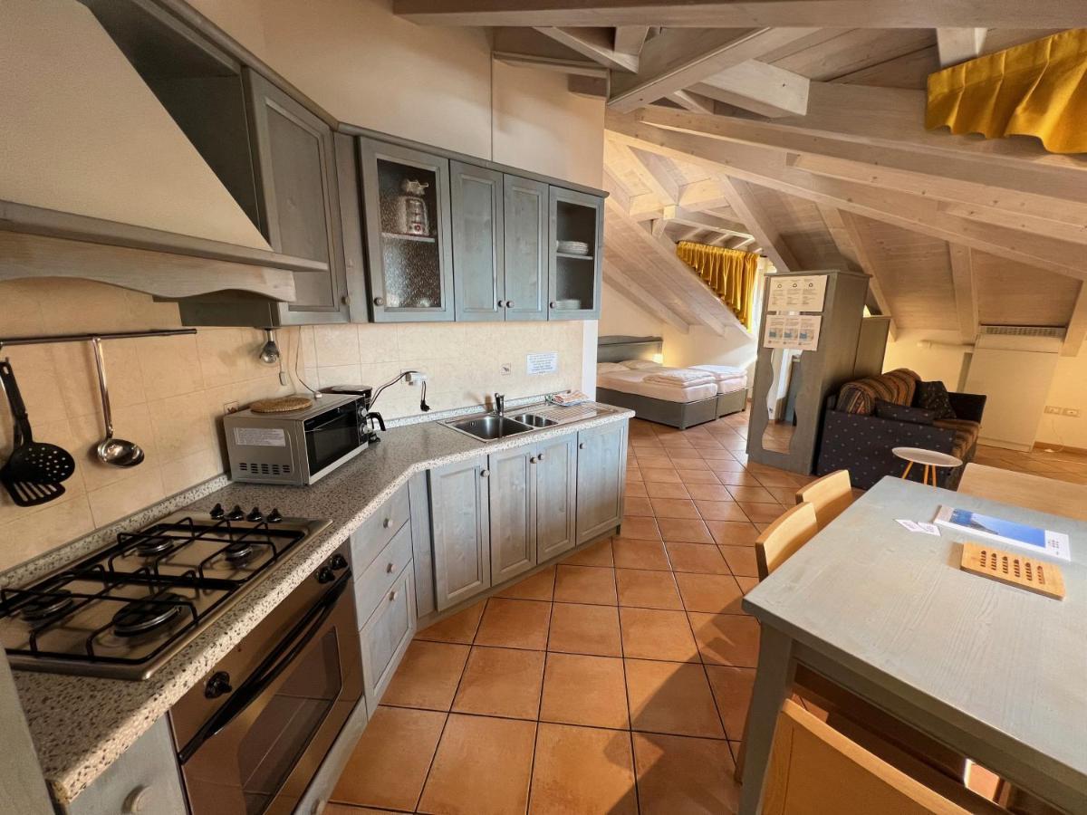 Studio Apartments Baia Azzurra 7 Torbole Sul Garda ภายนอก รูปภาพ